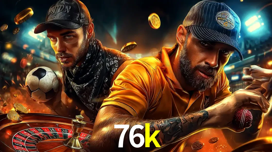 Montagem de apostas esportivas e cassino no 76k, com um homem segurando uma bola de futebol e outro uma de beisebol sobre uma roleta e moedas voadoras.